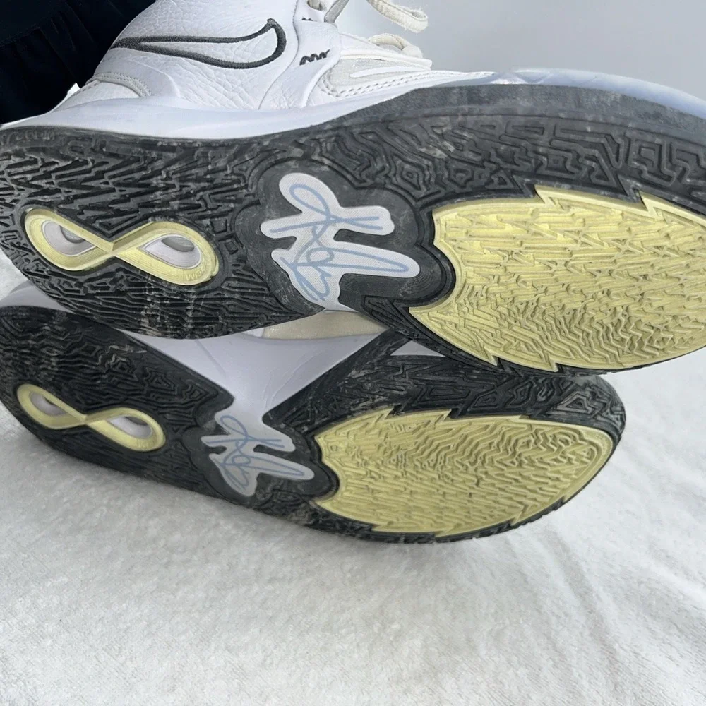 NIKE Kyrie Infinity 